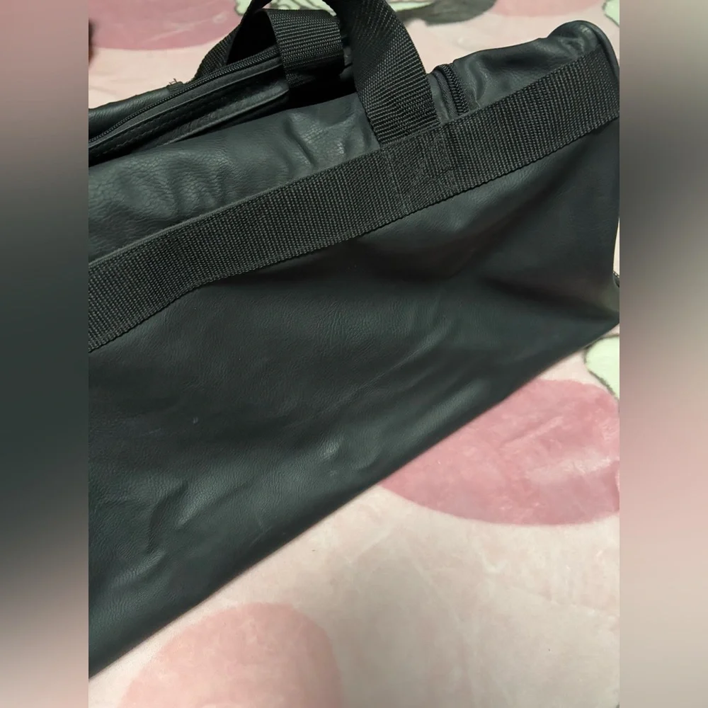 Super RARE NHL Flyers rare and super exclusive black duffle bag filled